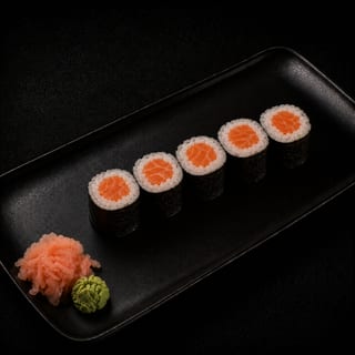 Salmon Hosomaki